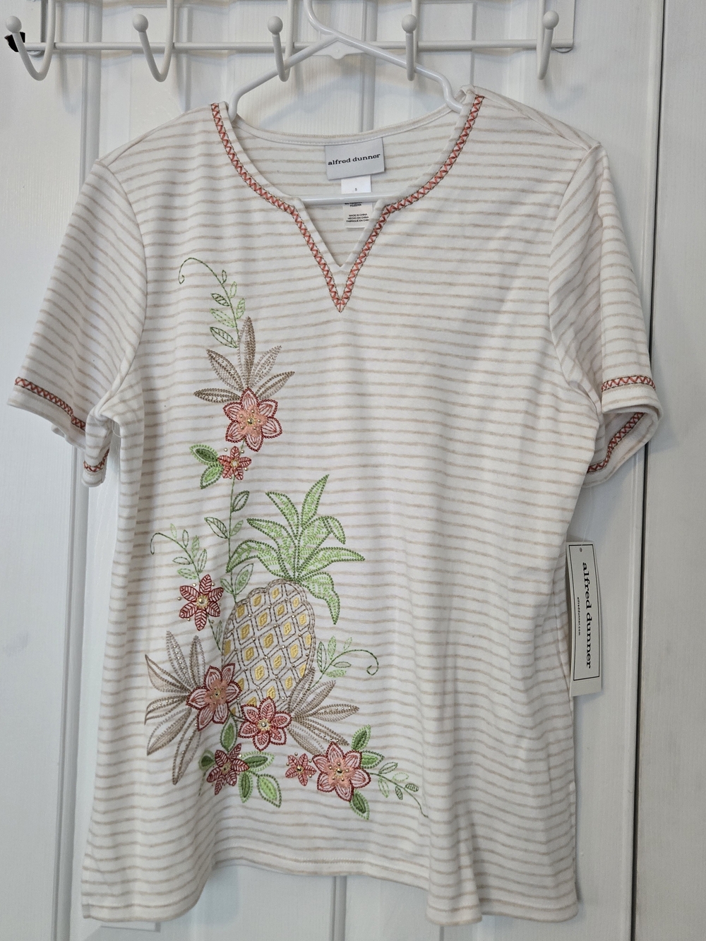Alfred Dunner Cream Striped Short Sleeve Tee Pineapple Floral Embroidery Size S